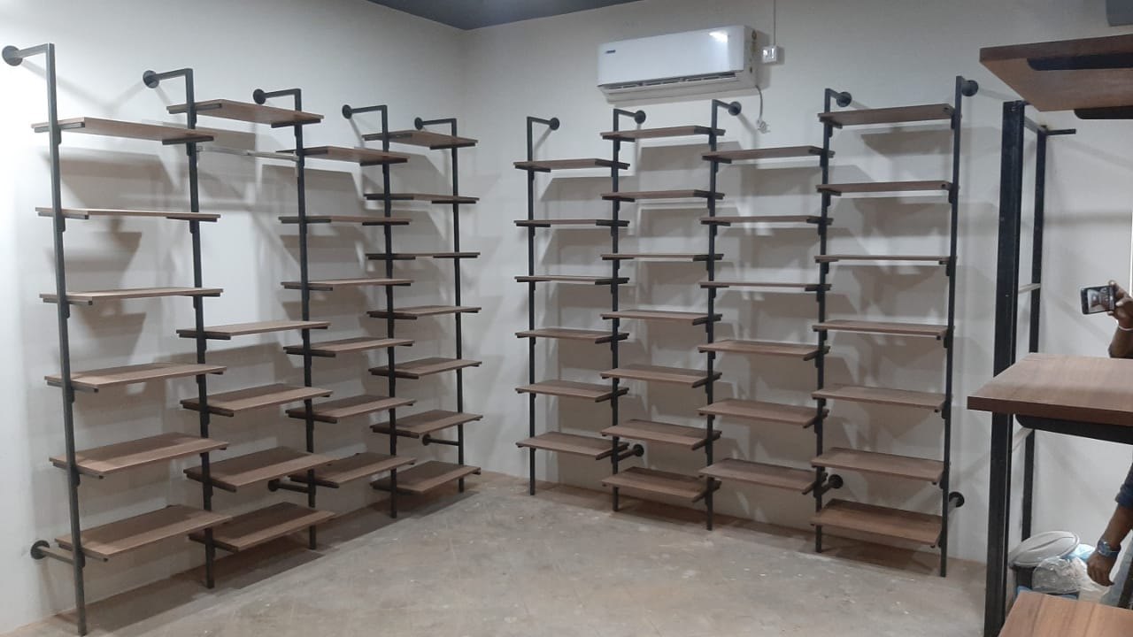 Showroom Display Rack In Motipur